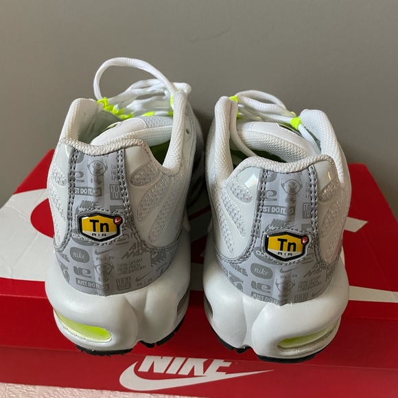 Nike Air Max plus Men size 8.5 women size 10 DB0682 002 - Picture 3 of 6